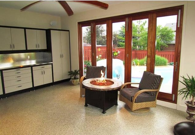 Pools With Garages
